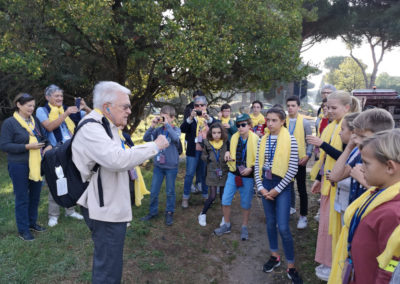Le père Gérard Naslin et les familles