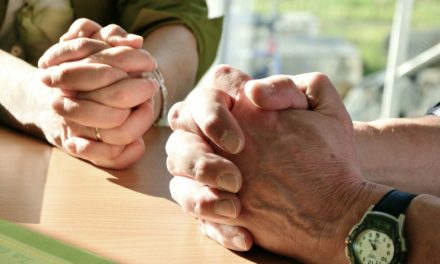 Prier à domicile : proposition de célébrations