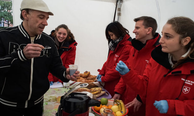 Reprise des petits-déjeuners pour les sans-abri