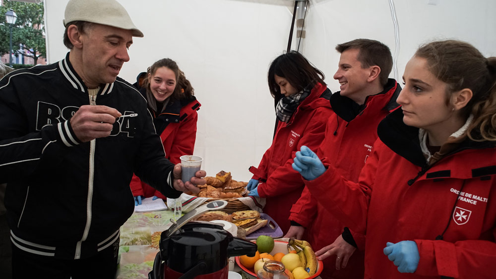 Reprise des petits-déjeuners pour les sans-abri