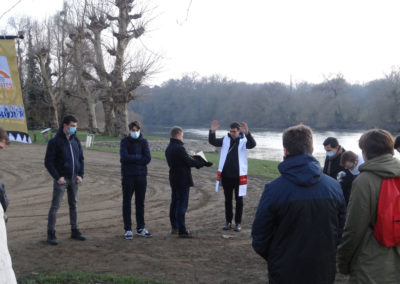 Le père Roblot et les jeunes routiers