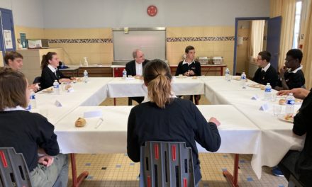 L&rsquo;évêque à la rencontre des jeunes de Briacé