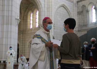 Remise d'une lettre de mission par Mgr Percerou