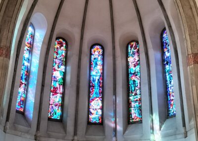 Vitraux du chœur (©Archives diocésaines de Nantes, 2022)