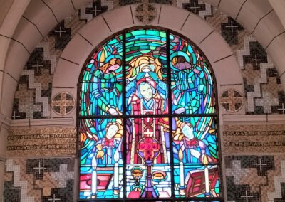 Autel et vitrail du Saint Curé d’Ars (©Archives diocésaines de Nantes, 2022)