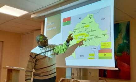Échanges et prière pour le Burkina-Faso
