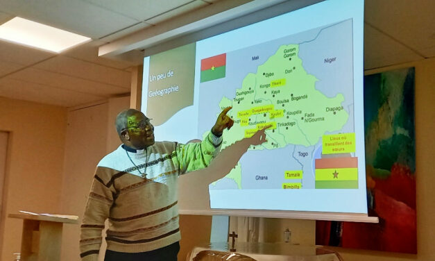 Échanges et prière pour le Burkina-Faso