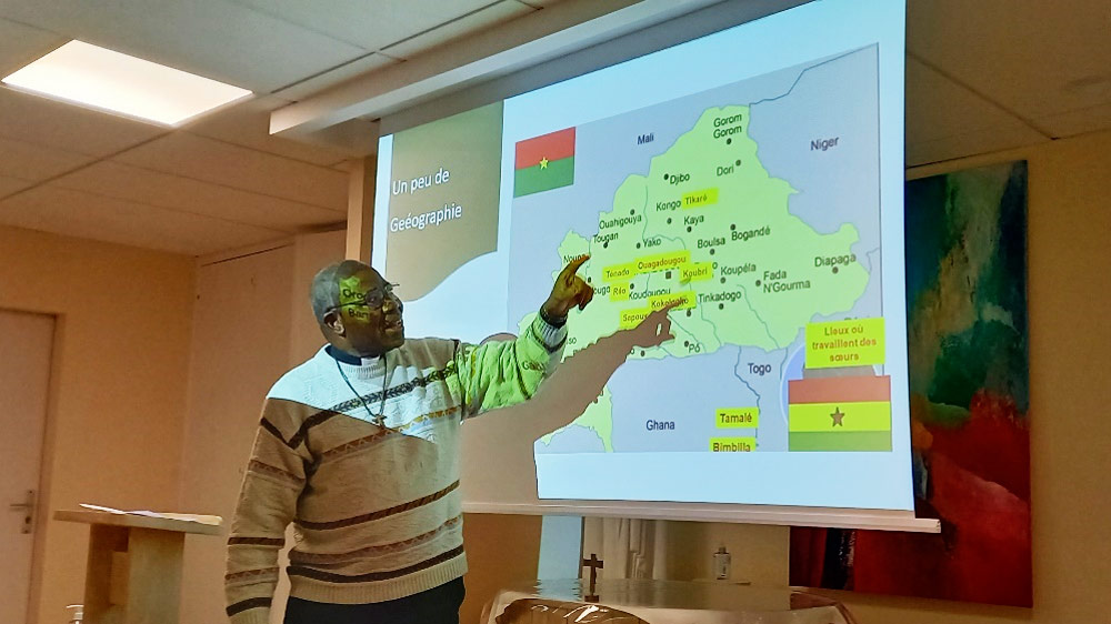 Échanges et prière pour le Burkina-Faso