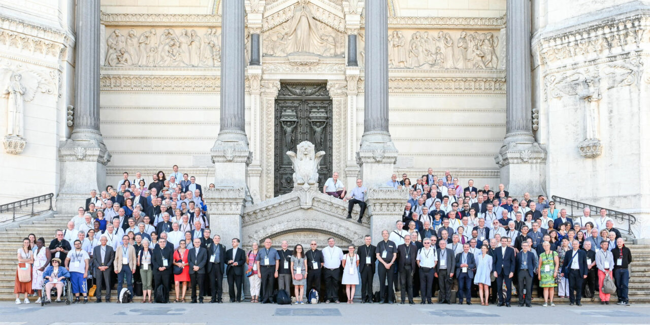 Les évêques en Assemblée plénière extraordinaire