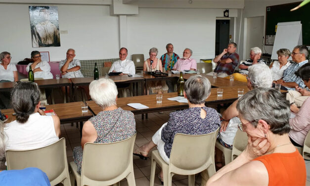Mgr Percerou dans les quartiers populaires