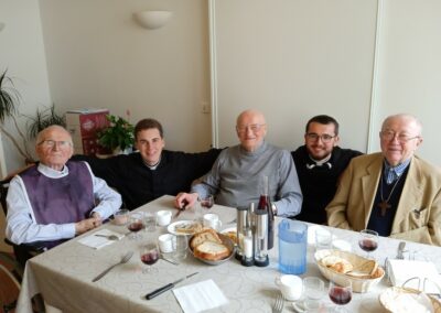 Rencontre avec les nouveaux prêtres Pierre-Emmanuel et Benoît