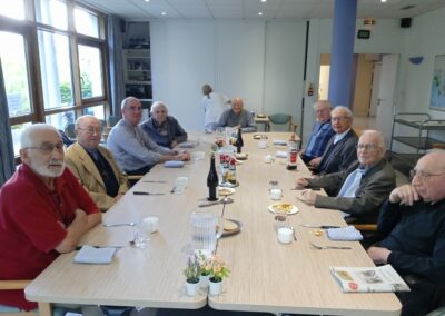 Mgr Percerou avec les prêtres jubilaires