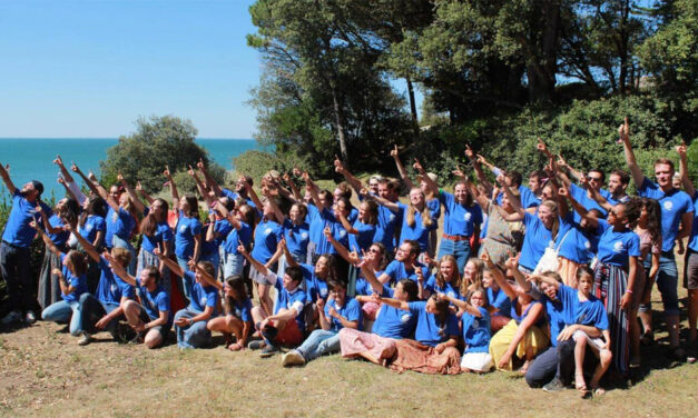 Anuncio sur la côte pendant l&rsquo;été