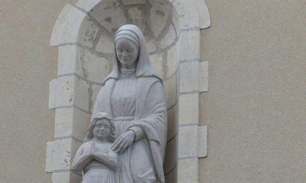 Bénédiction de la nouvelle statue à la chapelle Sainte-Anne