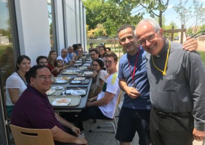 Équipe d'animation avec le père Le Sourt