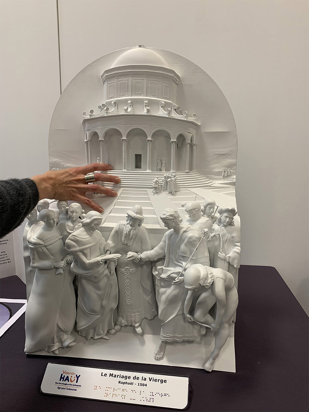 Tactile-tour-©-Valentin-Hauy