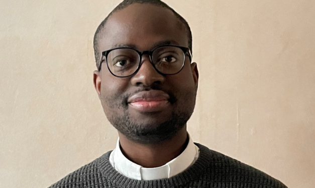 Le père Attoubou, vendredi à l&rsquo;UCO d&rsquo;Angers