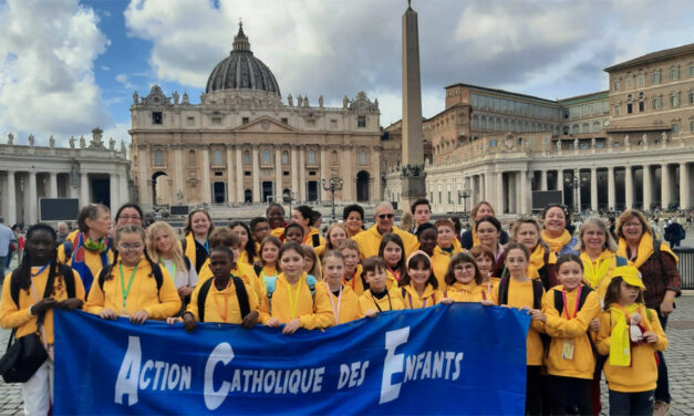 Des enfants de l’ACE à la rencontre du pape François