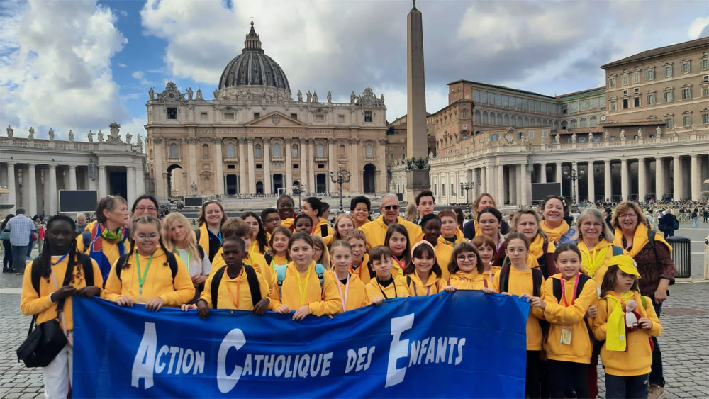 Des enfants de l’ACE à la rencontre du pape François