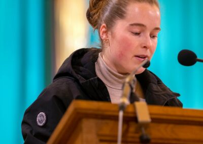 Emma lit "Luc 2, 22-40"