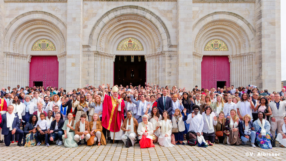 243 adultes confirmés