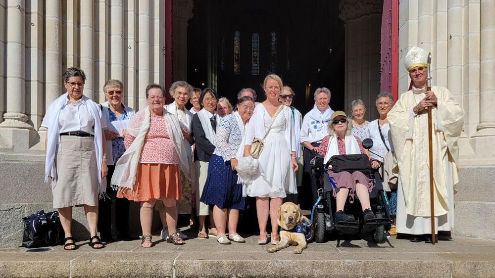 Consécration de Sophia, vierge consacrée par Mgr Percerou